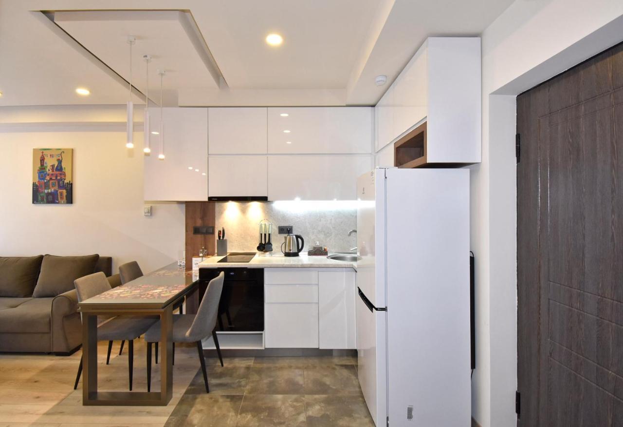 Home4You Apartments On Koghbatsi Yerevan Luaran gambar